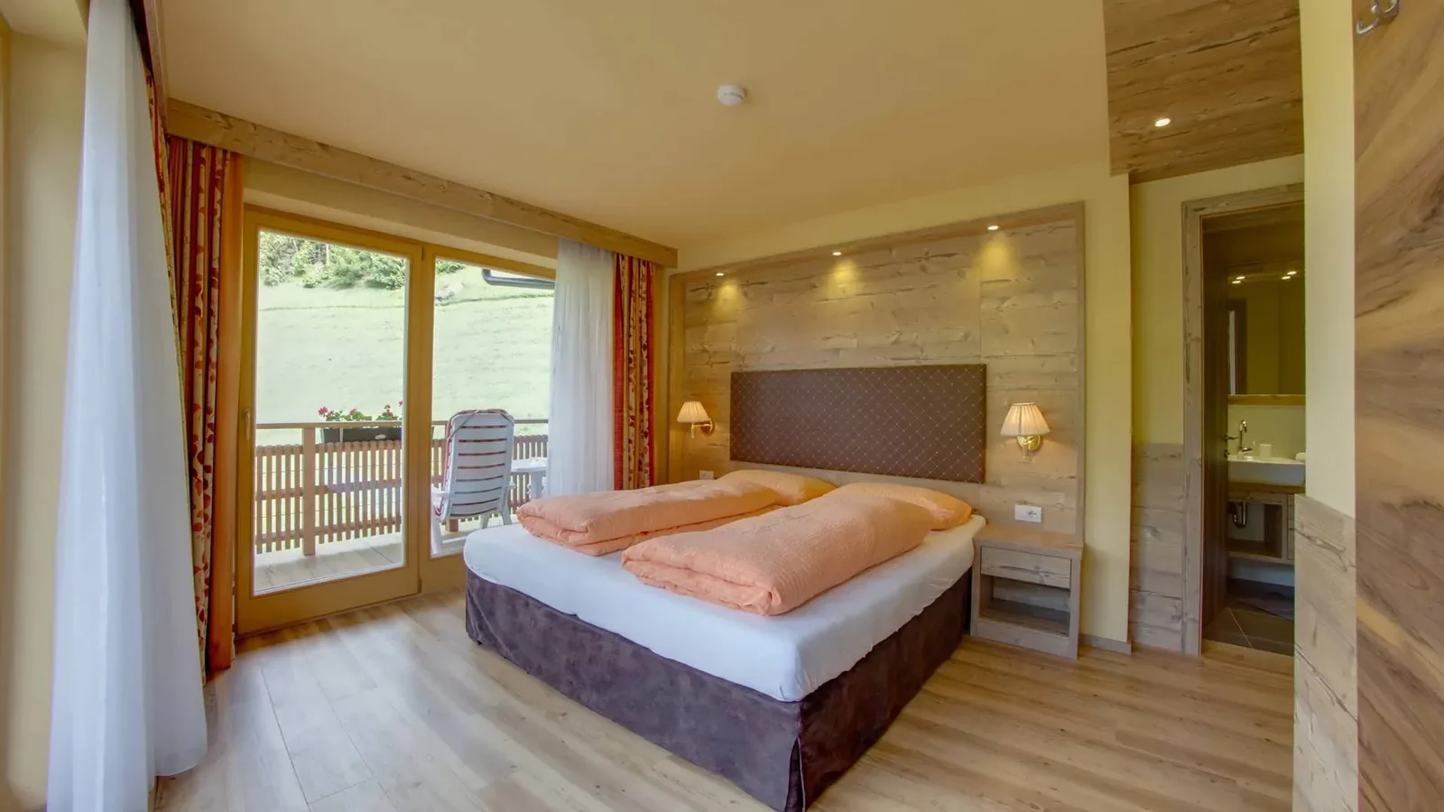 Weiteres Schlafzimmer im Appartement Typ D Family mit Zugang zum Badezimmer